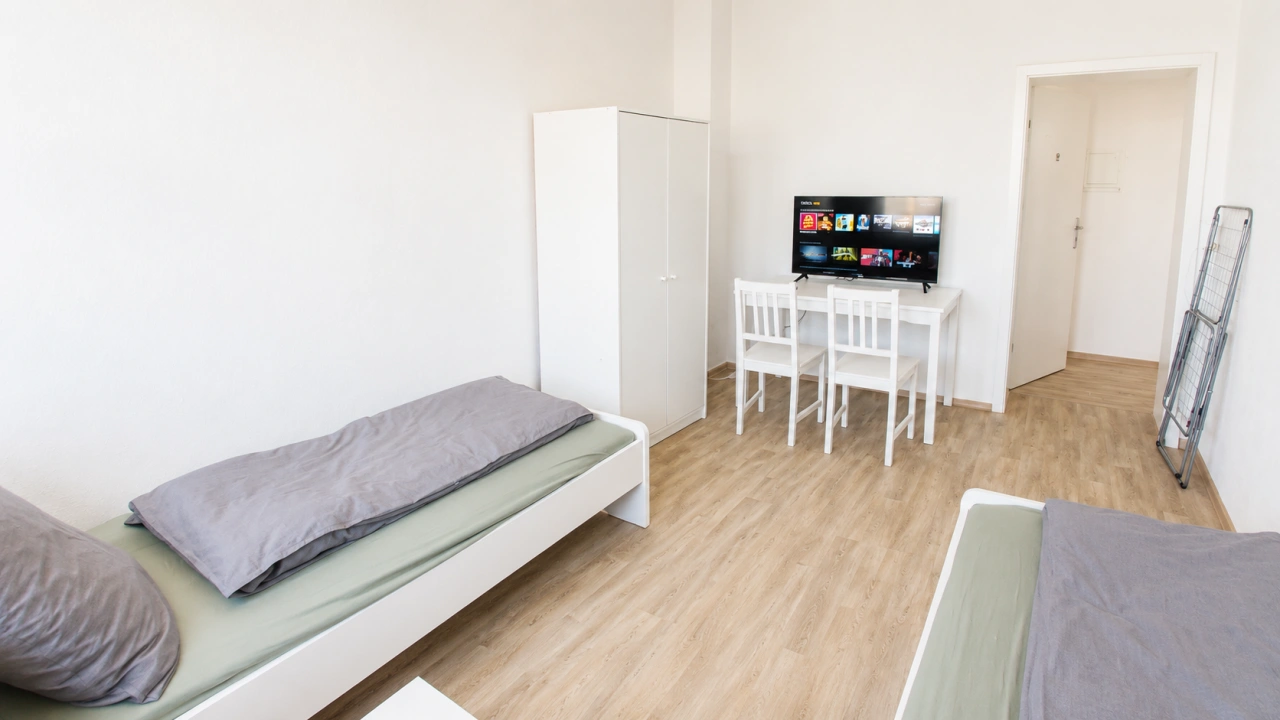 Weißenfels 5 - SChlafzimmer 1 Fernseher