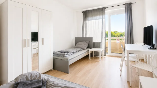 Weißenfels 8 - Schlafzimmer 1 mit Schrank