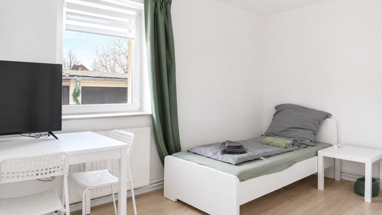 Neukieritzsch 1 - Schlafzimmer 1 Fernseher